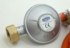 Cattara Plynový regulátor tlaku 30mbar EN16129 - sada 1,5m hadice